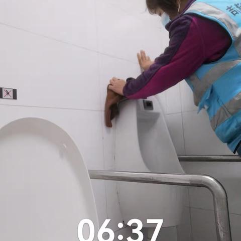 【皓瑞清洁】碧岭市场公共卫生间，凤凰公馆公共卫生间工作简报