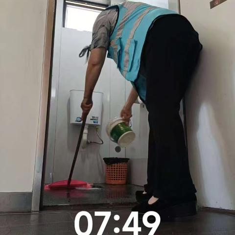 【皓瑞清洁】碧岭市场公共卫生间，凤凰公馆公共卫生间工作简报