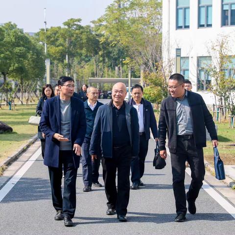 李雄伟到美兰区调研义务教育招生和集团化办学工作