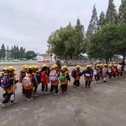 红色精神耀中华，燎原之火永相传！——邵宅小学一年级塑型少年研学活动