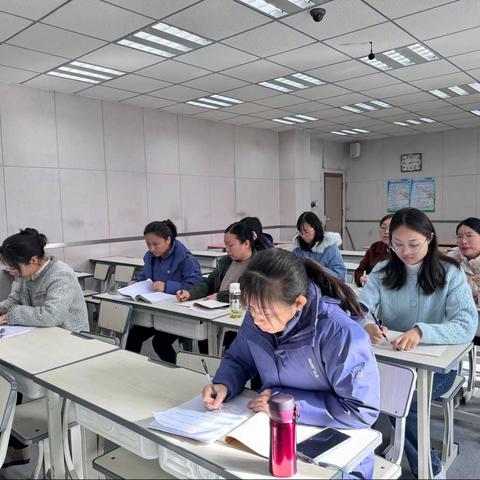 分析总结促提升 凝心聚力谋提质—洛阳市西高明德小学英语组期中学业质量检测分析会活动掠影