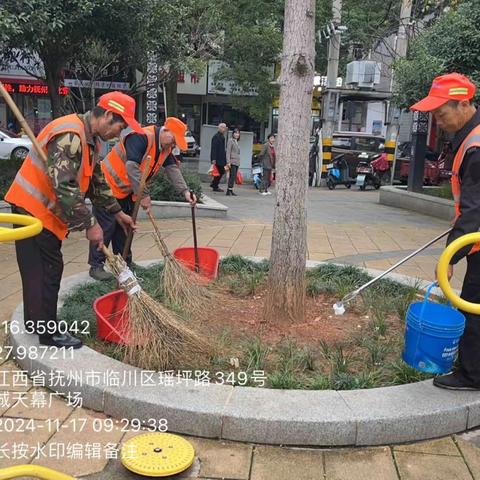 加强游园清扫 守护城市风景线