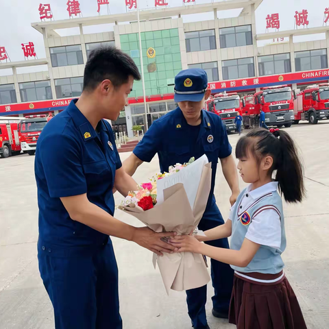 探秘消防队 安全润童心——太平镇中心幼儿园消防安全系列活动