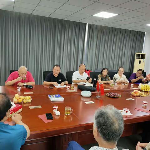 市老科协建设专委召开会员读书会