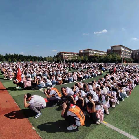 “勿忘国耻   强我中华”长葛市新区实验学校开展“九一八”防空疏散演练活动