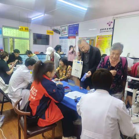 【建国街道】建国街道河广社区开展“健康关怀---便民服务日”义诊活动