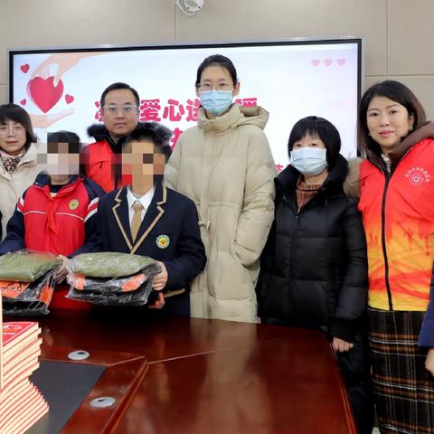 情系下一代  关爱暖童心 秦都区开展困境青少年资助 暖冬行活动