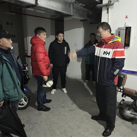 急，居民水管突然爆裂！暖，桃浦的他们联手迅速处理！