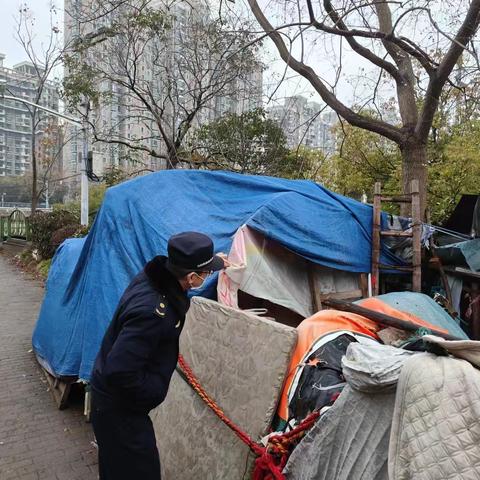 寒冬“暖”助显温情，  还“净”于民除隐患