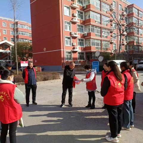 党员志愿进社区 温馨提示记心间
