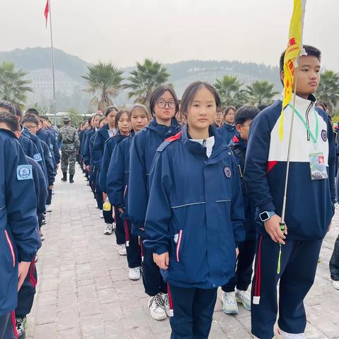 璧山中学东林校区七年级十四班秋季研学活动之 “走近非遗技，聆听红色故事”