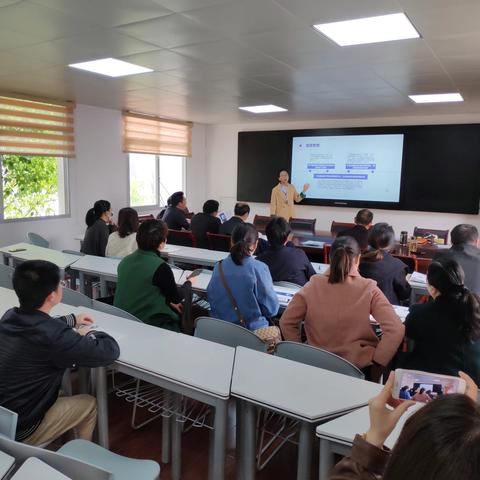 世纪海航（三明）教育科技有限公司董事长方虎老一行莅临县教育局就教育信息化进行交流探讨