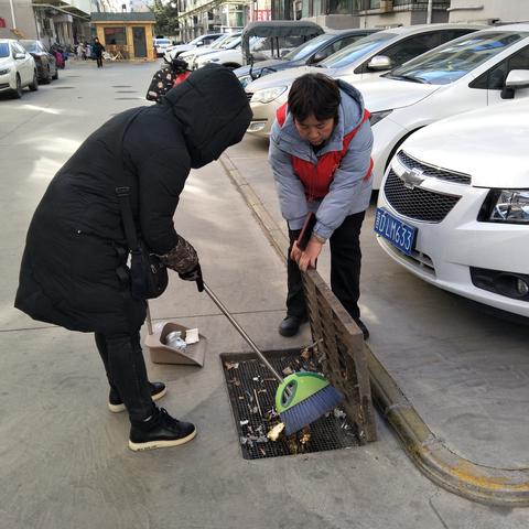 县前巷社区开展环境卫生大整治