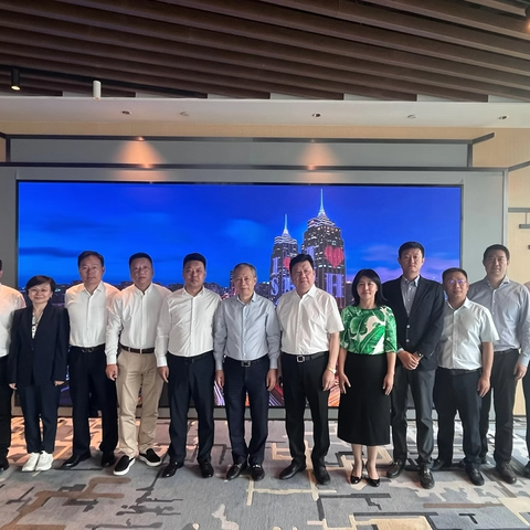 长春市绿园区政府领导率吉林省江苏商会一行赴月星集团上海环球港开展项目对接活动