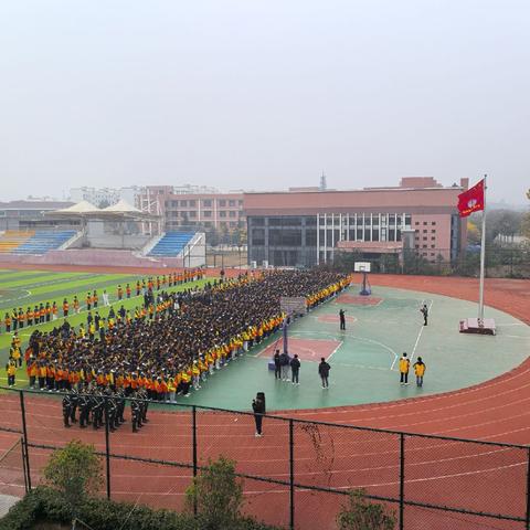 让青春绽放——鄢陵国庆高级中学升旗仪式圆满举行