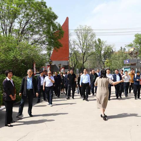 考察学习共发展  交流借鉴促提升 ——教育部中学校长培训中心“第16期全国优秀中学校长高级研究班”到尖草坪一中考察学习