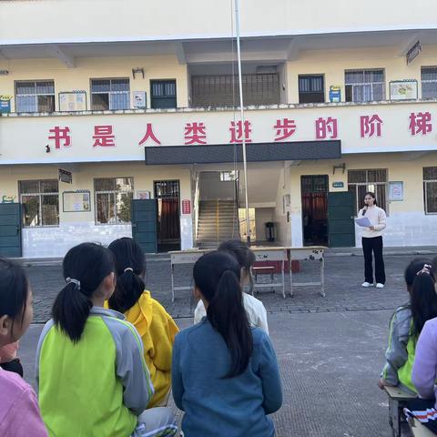 期中表彰树榜样 砥砺前行再起航 ——江口三团小学期中总结表彰大会