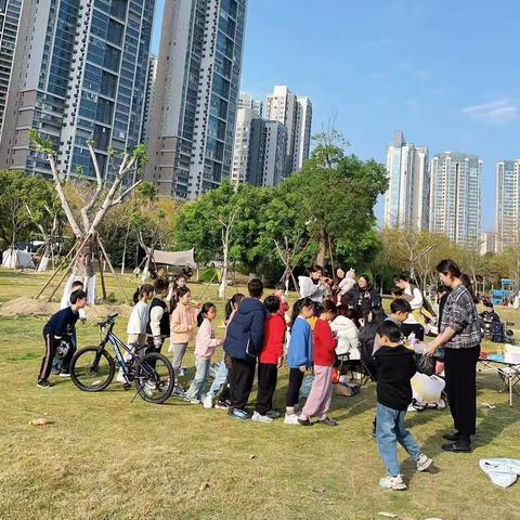 周末亲子陪伴，共筑温暖阅读时光 ——205班3月份读书会