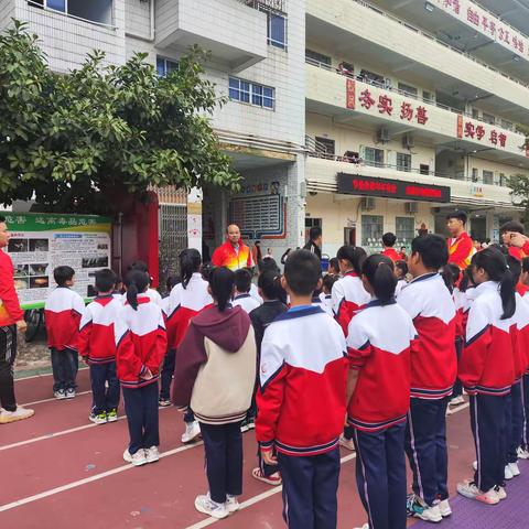 石羊塘小学参加港北区校运会开幕式