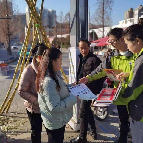 【示范创建】禁毒宣传走进集市  拒毒防毒牢记在心