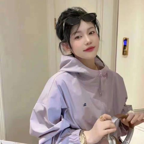 五一春暖花开，踏青好时节 成和商厦四楼时尚女装区 邀您一起挑选舒适春游装