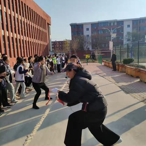 凝聚力量，绳系团结 —— 记一场难忘的拔河比赛