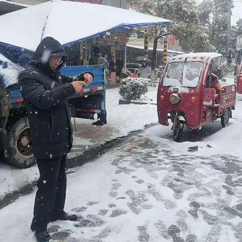 郑店街道综合执法中心防范冰冻雨雪事故工作简报(2024年2月6日)