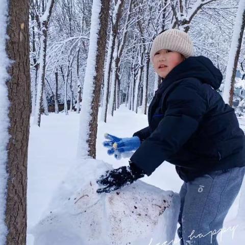 忙着玩雪❄️，忙着记录📷，亦忙着开心！雪❄️是软的，回忆💗是满满的