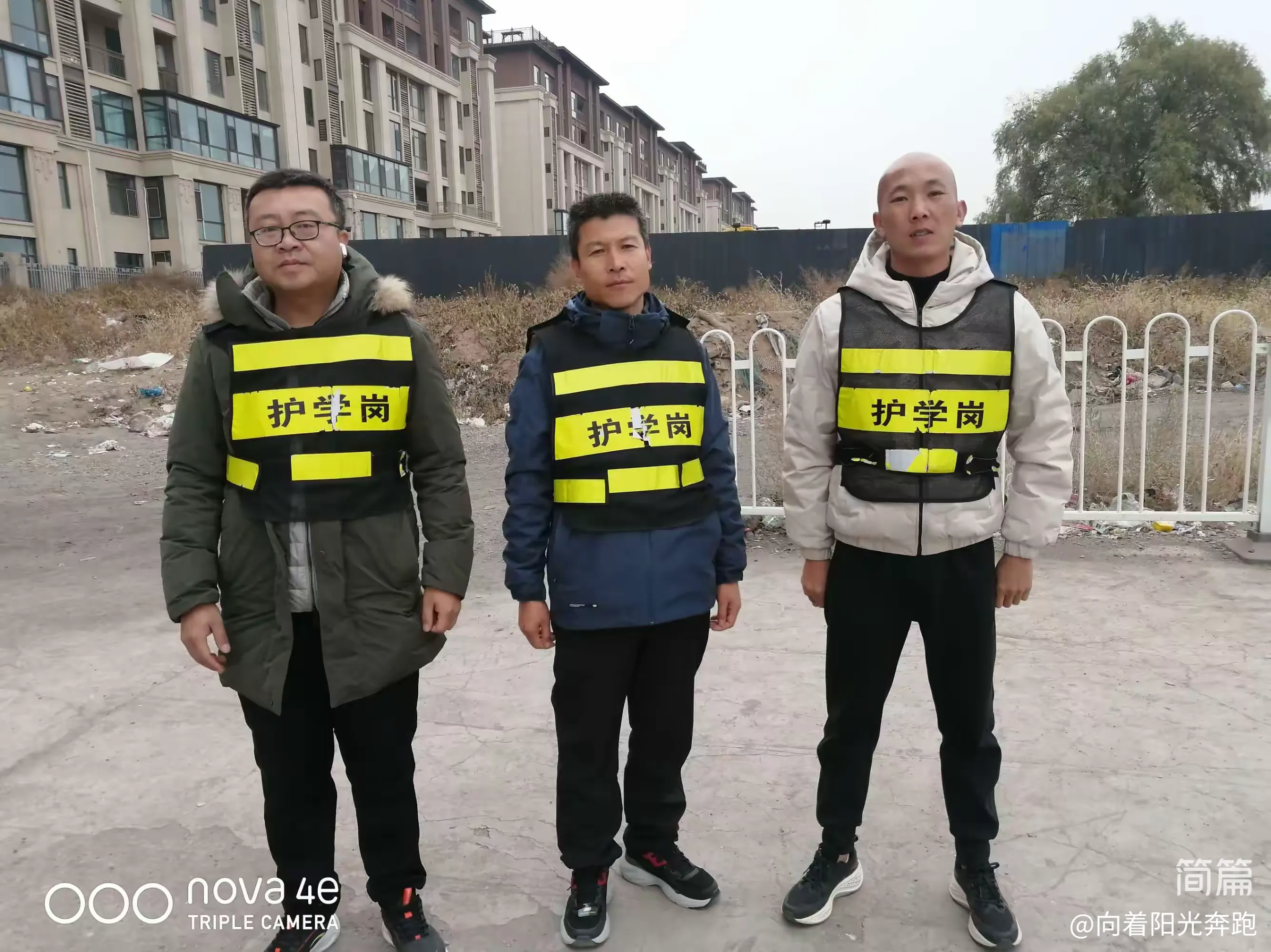 简篇-站好护学岗,温暖上学路—小学61班护学岗工作纪实