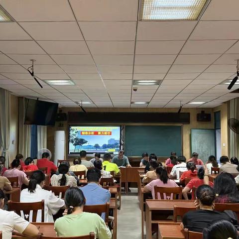 凝心聚力析质量，砥砺奋进战中考 ——罗波镇中心学校召开教学质量分析暨中考备考启动会