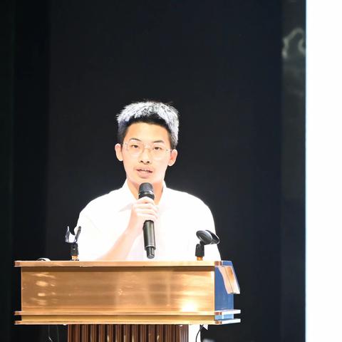 龙行龘龘结硕果，前程朤朤谱华章——海南中学举行2023级高一年级期末表彰大会