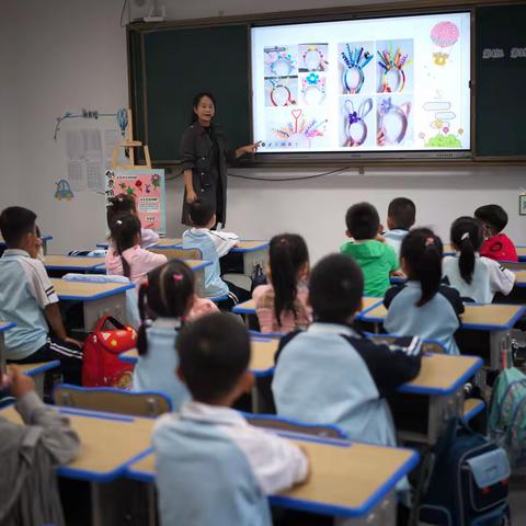【豆妈豆爸进课堂】指尖上的魔法 ——海南师范大学附属小学一（4）班手工课新体验