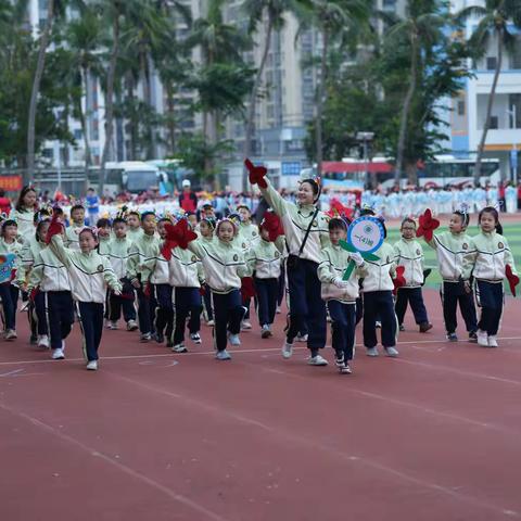 童星飞驰逐日月，雏凤展翼傲风云——海南师范大学附属小学一（4）班田径运动会竞赛篇
