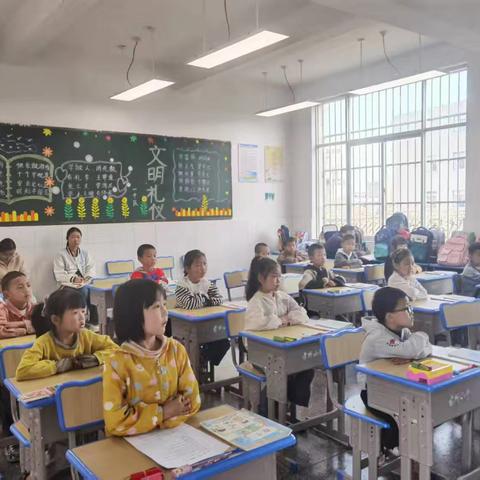 深耕课堂研教学，互动实践促成长