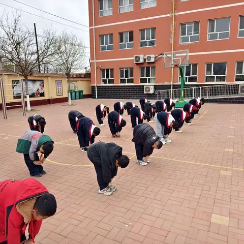 跃动青春，绳彩飞扬一强庄子学校“两操一课一作业”工程纪实