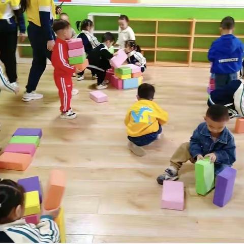 爱上幼儿园，我们快乐每一天