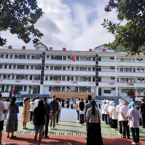 黄金洞民族中小学校 食堂花絮