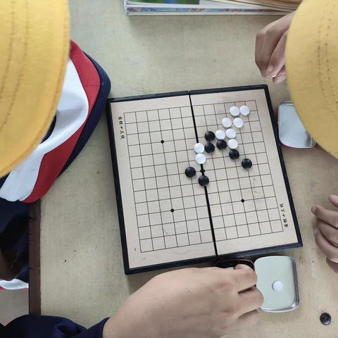 感受“棋“妙，心向未来 ——南关小学三一班五子棋社团活动掠影