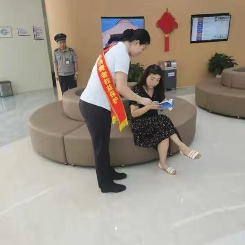 天裕支行开展“建行结算享安心 维护权益助您行”活动