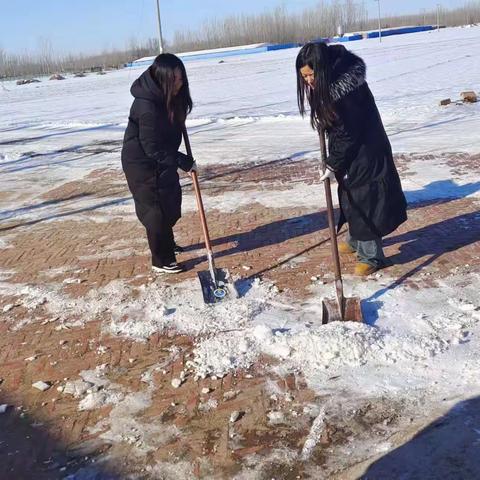 瑞雪纷飞铺锦绣，扫雪除冰暖人心——王国针小学除雪活动总结