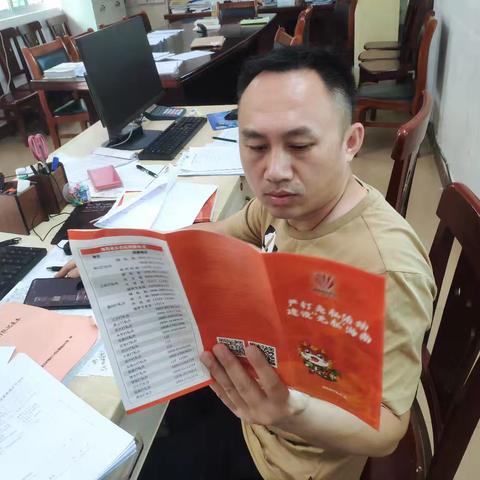 陶坡村委会开展“打击套代购走私 书写自贸港新篇”为主题反走私宣传活动