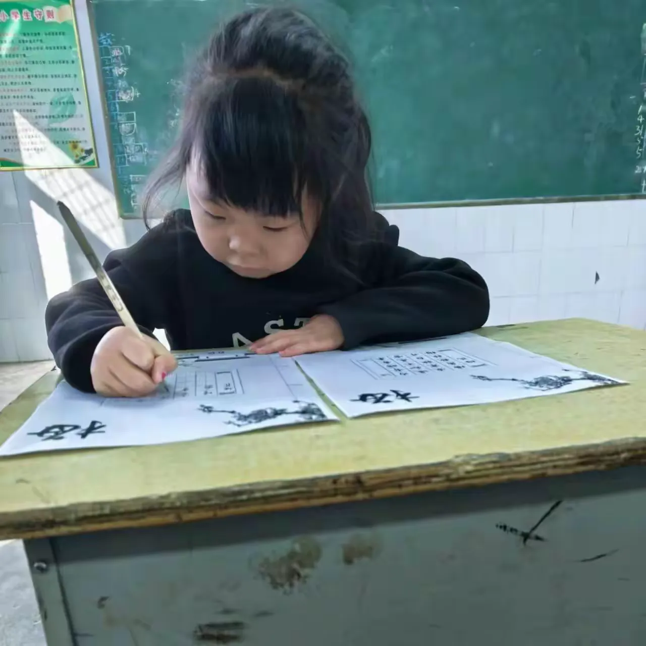 简篇-写好中国字,做好中国人 ---卢厂小学书法比赛纪实