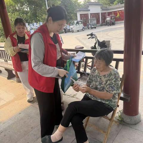 医保政策送到家 心脑健康护万家 —— 广源社区开展医保政策明白卡宣传暨心脑血管疾病防治科普活动