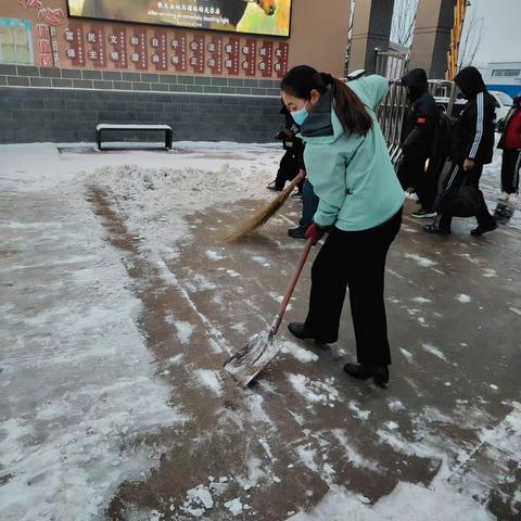 风雪弥漫处，扫雪情意浓——孙堡营中学（中心小学）扫雪记