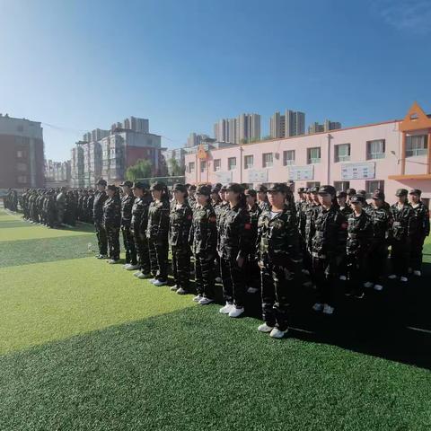 汗水铸英姿，明日见真章：军训汇演前的最后冲刺
