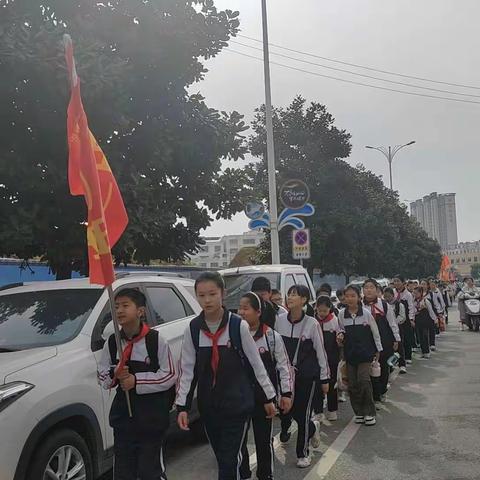 探寻春色  乐享春趣——淅川县第九小学五年级远足掠影