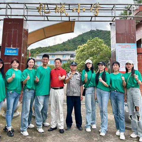 爱心汇聚，情暖校园——伊豆服饰爱心团队走进礼城小学