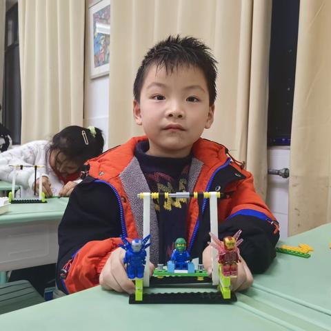 凌波实验小学机器人搭建课程