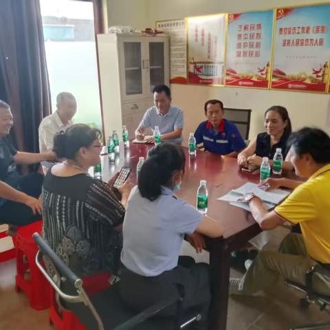 【市住建局（房管中心）】法规宣传进小区，共筑和谐新家园---房管中心走进东方假日小区开展“一听二讲三帮”宣传活动