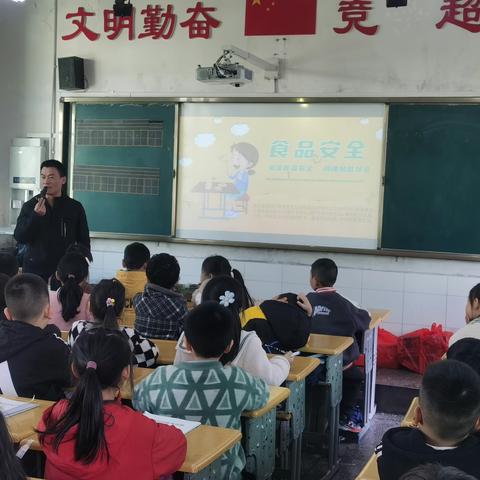 关注食品安全 构建和谐社会 ——记实巴中师范附属实验小学二年级四班家长进课堂